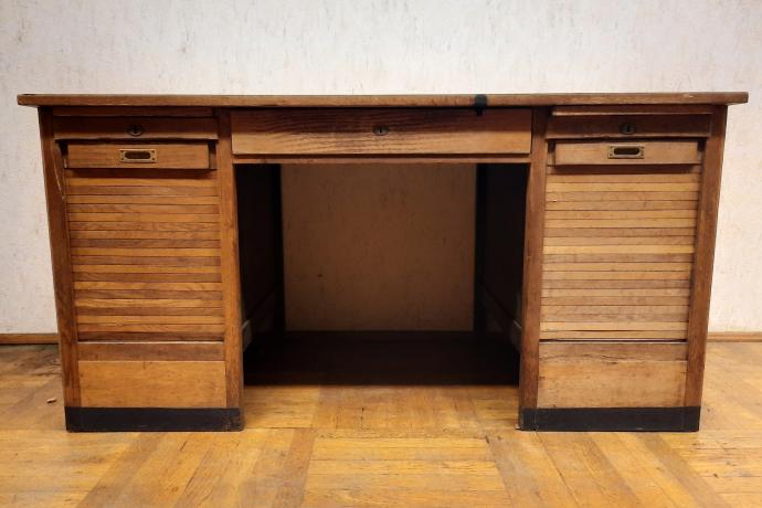 Alter großer Art Deco Rollladenschreibtisch, Schubladen, Bauhaus