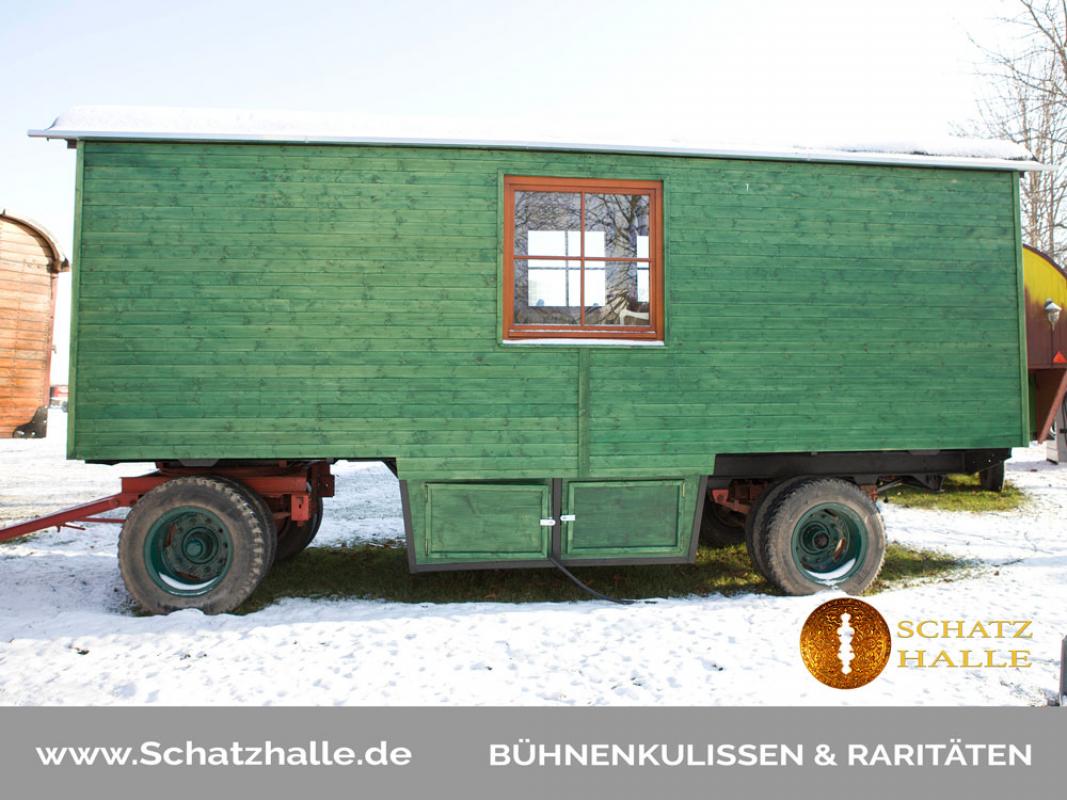 Demnächst: wunderschöner grüner Zirkuswagen