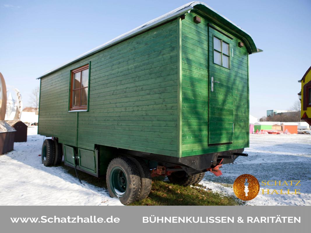 Demnächst: wunderschöner grüner Zirkuswagen