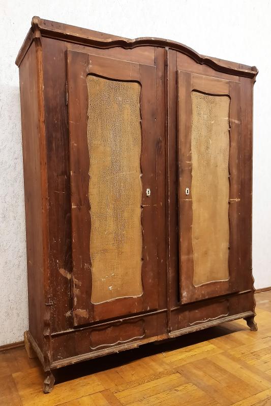 Großer Holzschrank/ Kleiderschrank massiv im Vintage-Look